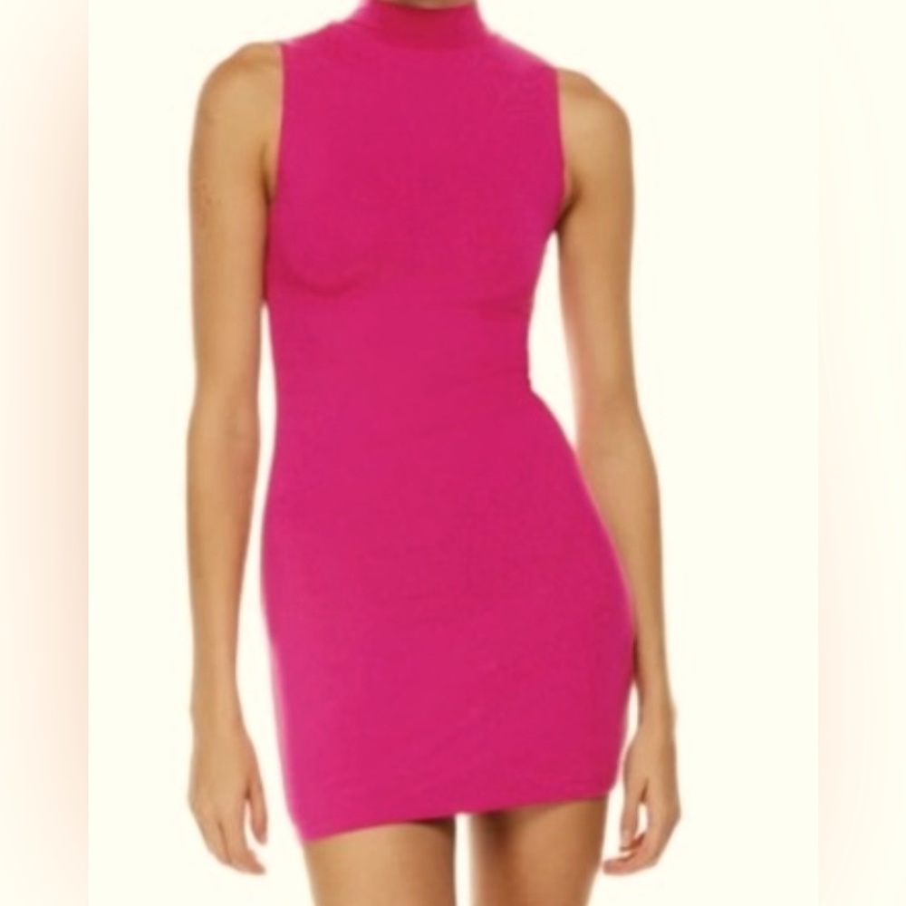 Brand new Aritzia Babaton Contour magenta dress.